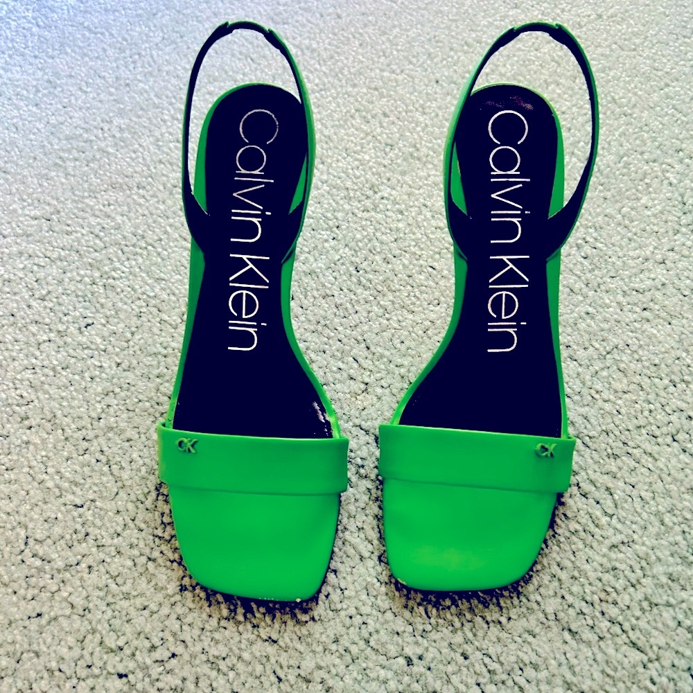 Size 8 CALVIN KLEIN WOMEN'S BYRONA SLINGBACK IN GREEN - FAUX LEATHER